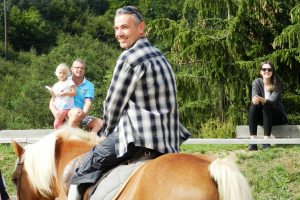 Byli jsme s Černými koňmi na koních aneb Řícmanice 2015